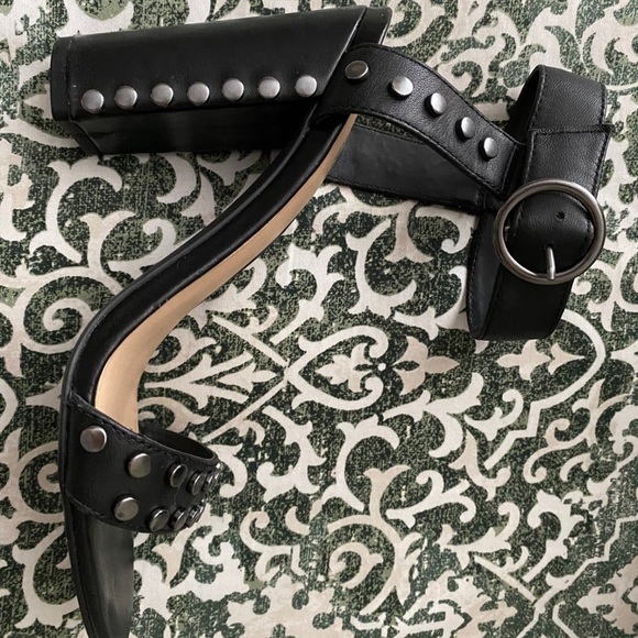 BLEECKER & BOND Carmen Sandal - Picture 3 of 6